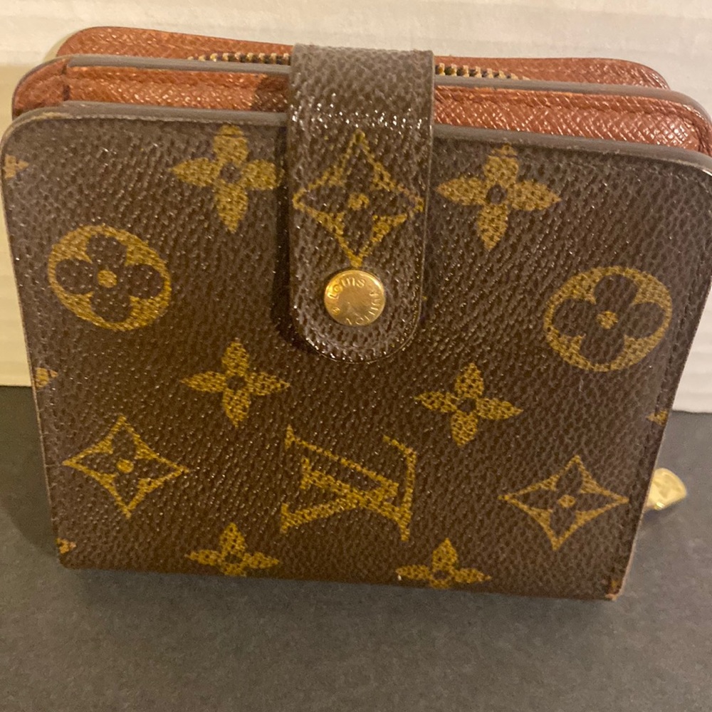 Authentic Louis Vuitton, monogram, compact, zippy, wallet.